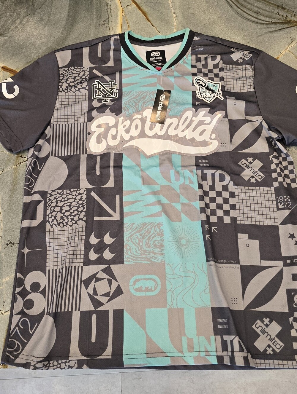 NWT Ecko Unltd Men's Graphic Jersey Shirt Teal Grey Patchwork - Size XL